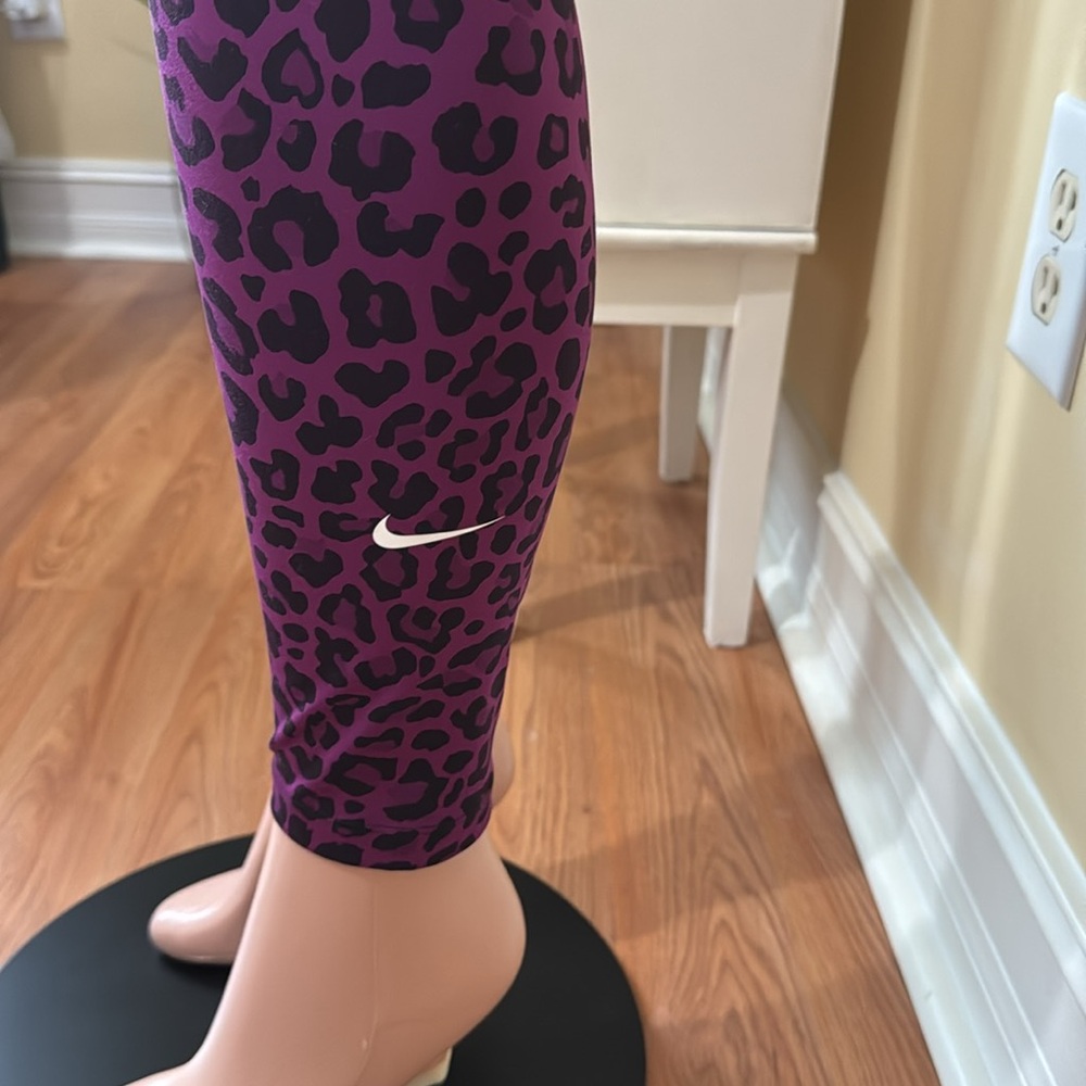 🐆Nike Leopard Print Dri Fit Leggings - Picture 4 of 10